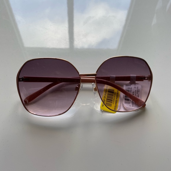 Excellent condition sunglasses - Picture 1 of 3